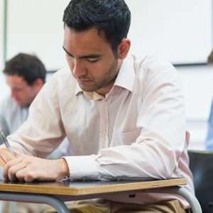 ¿Cómo pueden mejorar tus aptitudes al estudiar una Maestría?
